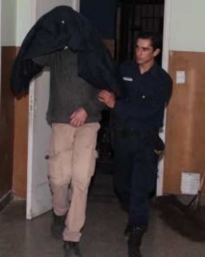 Conductor cae por agredir a tres empleados del Eco