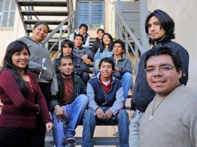La Universidad Nacional de Rosario bec� a 22 chicos de pueblos originarios