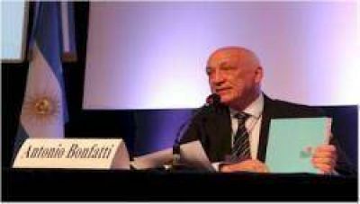 �Es necesario construir una s�lida institucionalidad pol�tica y econ�mica