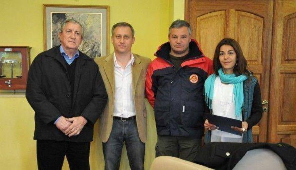 Entregaron $ 20.000 a Bomberos de Carlos Paz