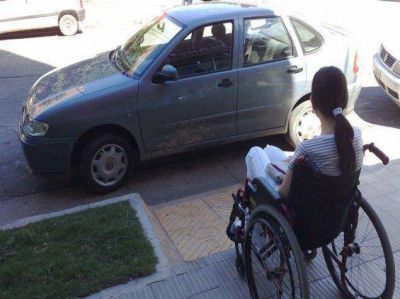 Discapacitados a�n sufren las barreras arquitect�nicas