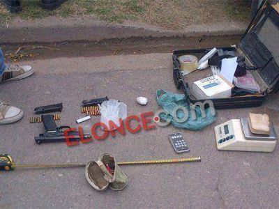 Allanan la casa de penitenciario y secuestran cinco kilos de coca�na 