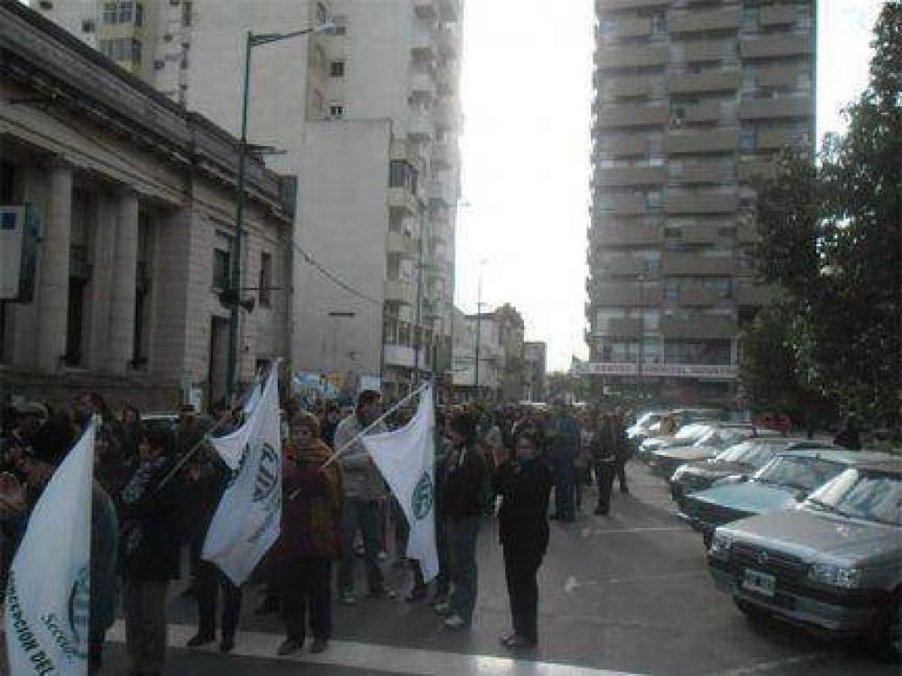 Agmer y ATE se movilizaron en Concepci�n del Uruguay 