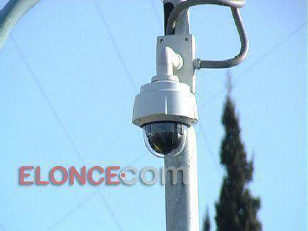 Analizan la instalaci�n de c�mara de seguridad en Villa Paranacito 