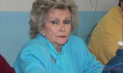 Reapareci� Josefina, invoc� al Papa y despotric� contra todos
