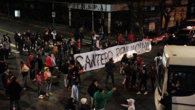 La marcha de la bronca de Independiente, otra vez con acordes rojos