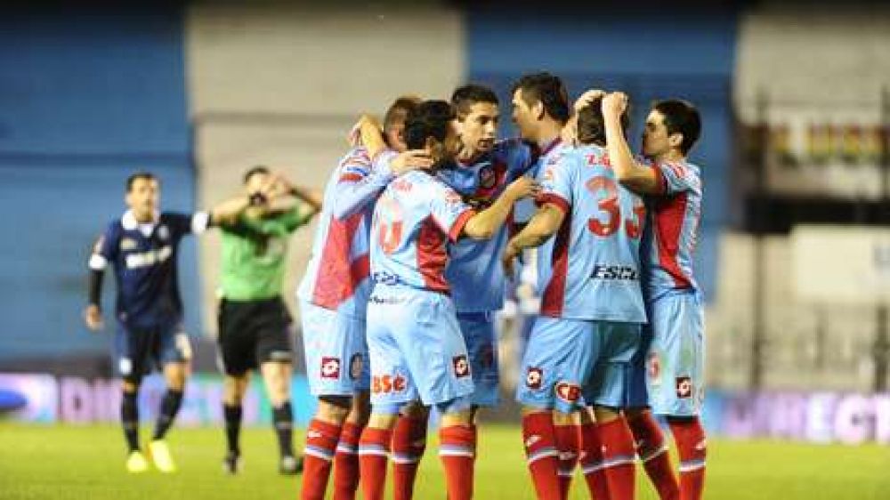 Y Racing duerme