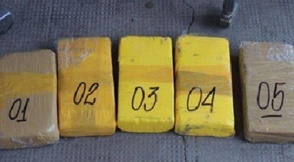 Secuestran m�s de 5 kilos de coca�na en el peaje de Makall�
