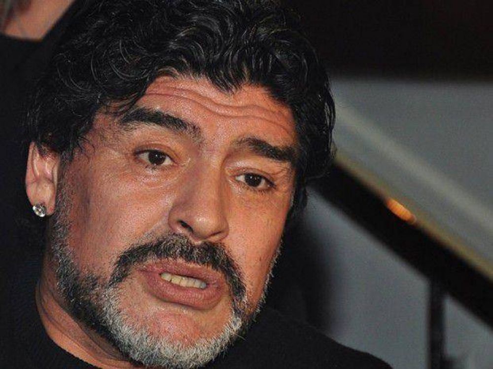 A Maradona le prohibir�an el ingreso a Dubai por sus mujeres