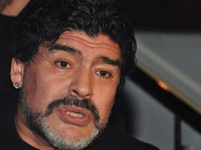 A Maradona le prohibir�an el ingreso a Dubai por sus mujeres