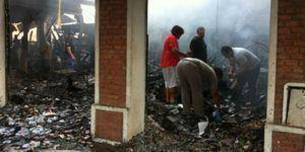 Muchas dudas acerca de cual fue la causa del incendio en el �Mercadito Paraguayo�
