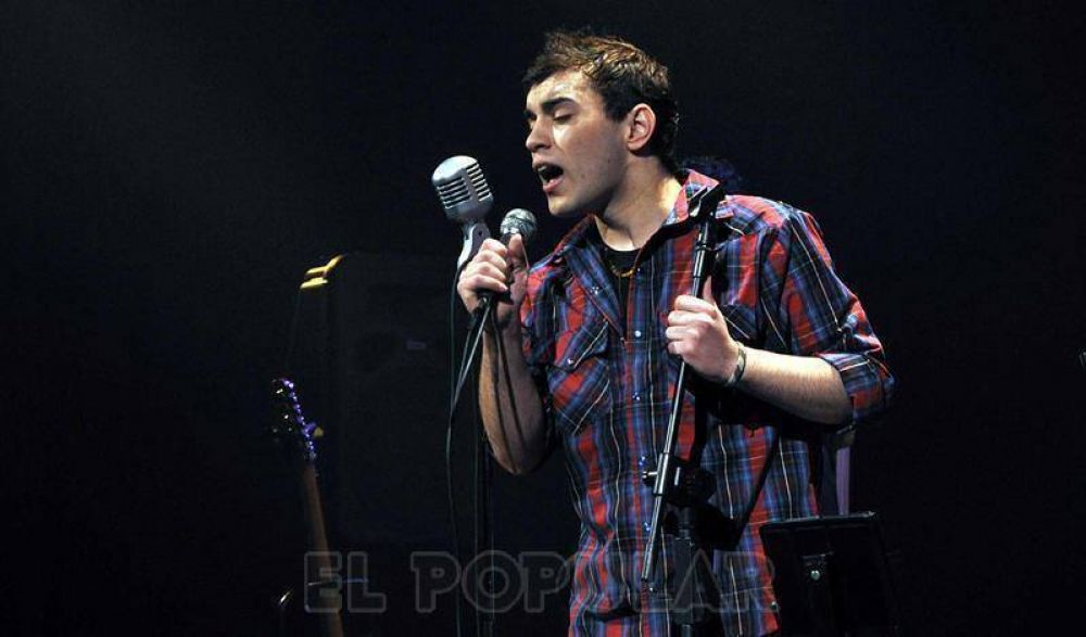 Con artistas invitados Ramiro Hittaller se adue�� del Teatro