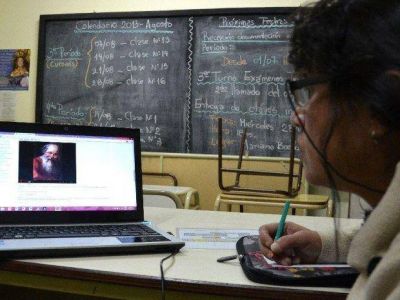 Cada vez m�s j�venes estudian la secundaria a trav�s de internet