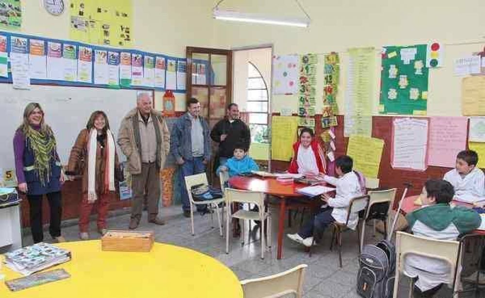 Entrega de subsidios en Chillar y una visita a las obras del centro de atenci�n comunitaria