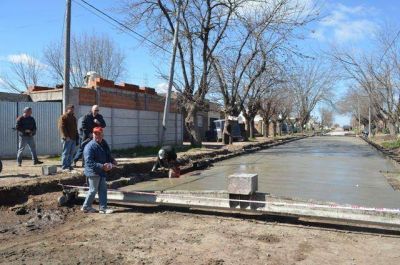 Gorosito anuncio la finalizaci�n de una nueva cuadra de pavimento en Saladillo