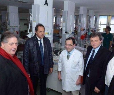 Entregan equipamiento m�dico y ambulancias para los hospitales