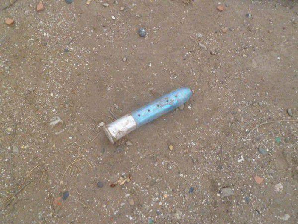 Encontr� un explosivo en la vereda frente a su casa