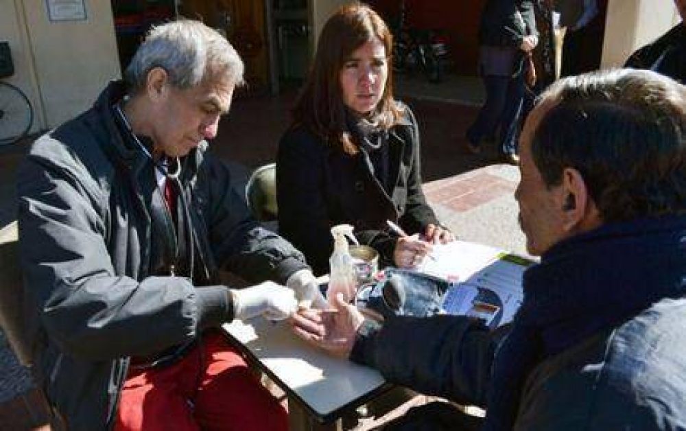 Contin�an los controles gratuitos de glucemia en Guaymall�n - See more at: http://www.ciudadanodiario.com.ar/barrio-a-barrio/continuan-los-controles-gratuitos-de-glucemia-en-guaymallen.html#sthash.quRPPlWe.dpuf