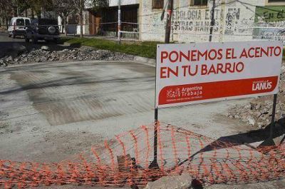 M�S CALLES Y AVENIDAS SON REPARADAS EN DIFERENTES BARRIOS DE LANUS