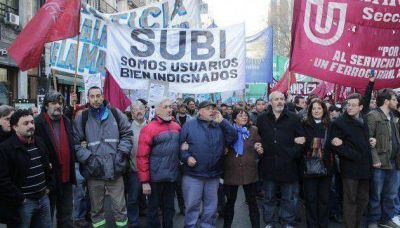�Los trenes andan mal por todo lo que se chorearon en 15 a�os�