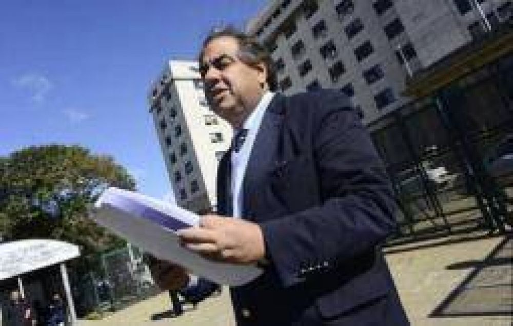 Julio Mart�nez denunci� penalmente a un ladero de Cristina K