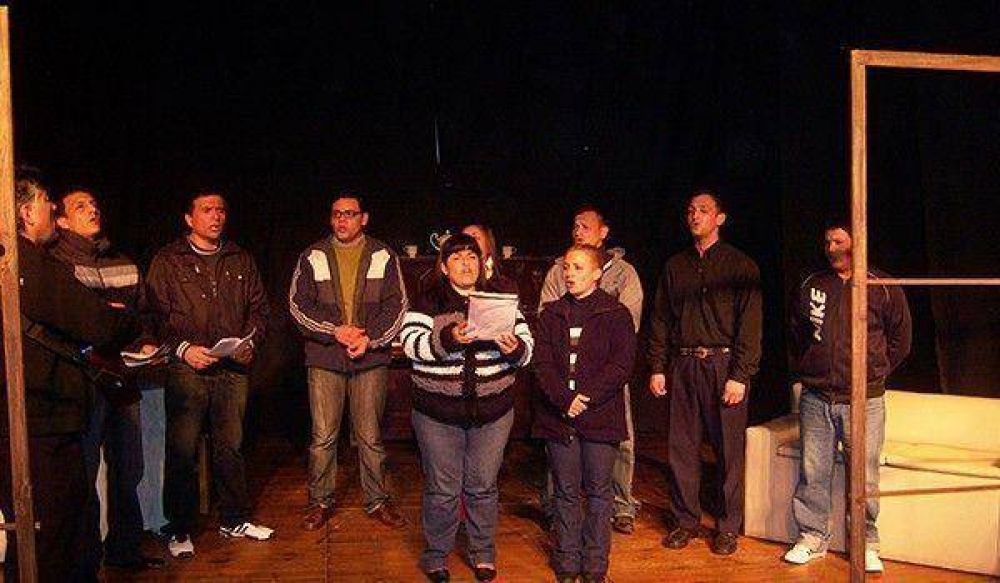 Los internos de la Unidad 5 deslumbraron con teatro y canto