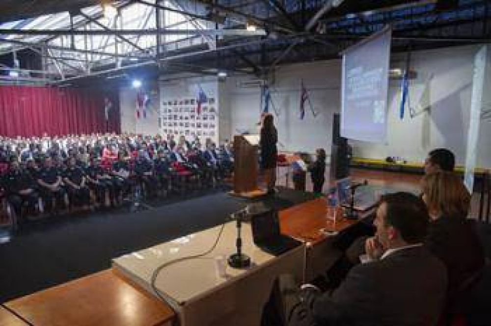 Cadetes policiales tuvieron jornada de capacitaci�n en la UNLaM