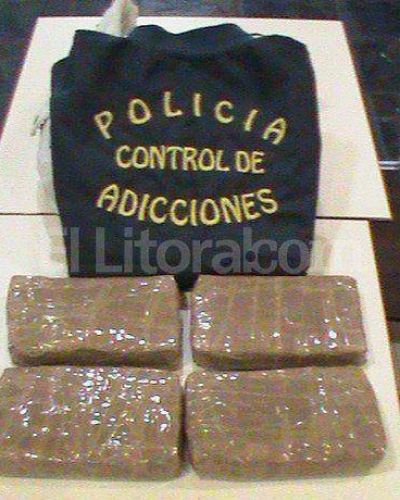 Secuestran 4 kilos de coca�na