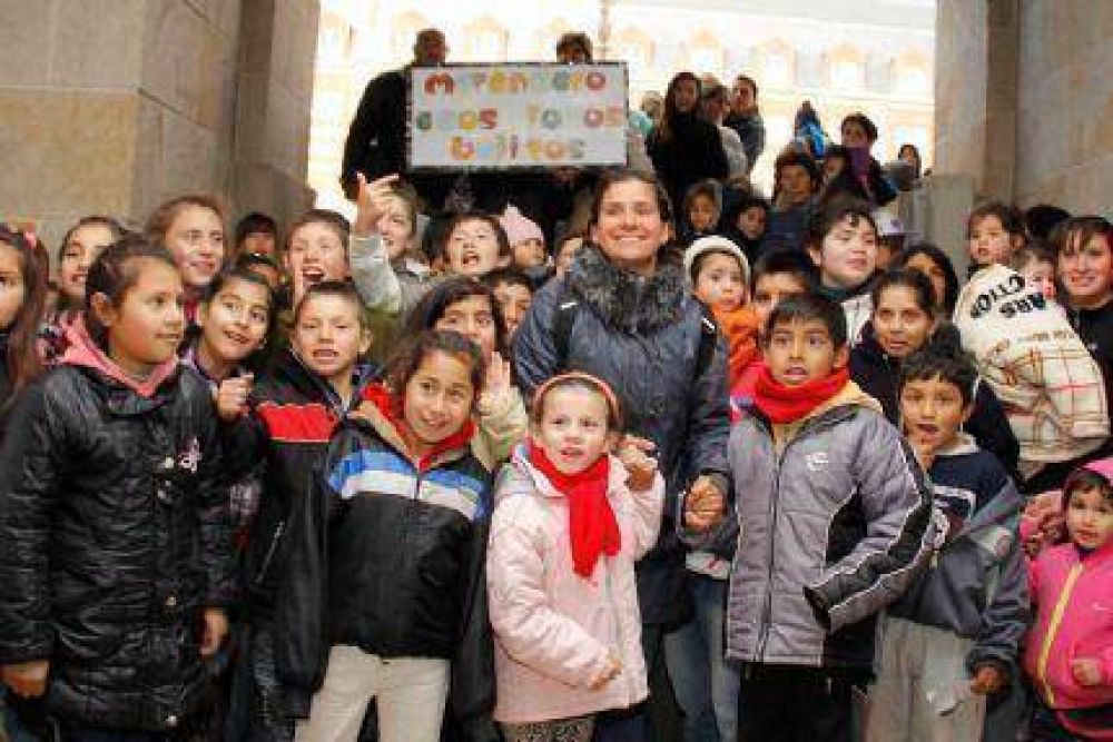 Manino Iriart agasaj� a 3.500 j�venes en el Auditorium 