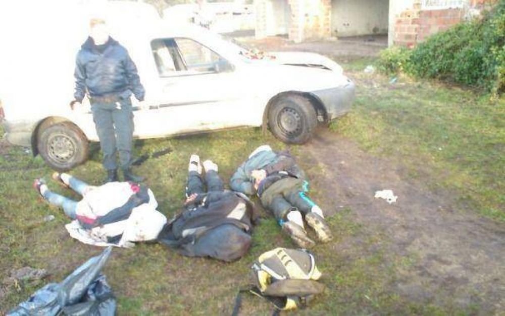 Detienen a cuatro j�venes que cometieron dos robos en pocos minutos