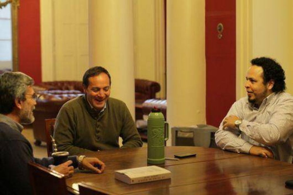 "Ac� el versero es Ricardo, y el que hace las obras para la gente soy yo"
