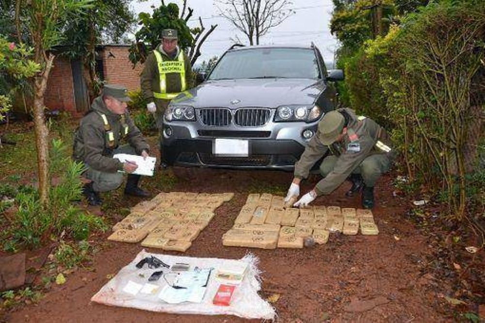 Secuestraron droga, un arma de fuego y un veh�culo sin documentaci�n en Ober�, hay un detenido