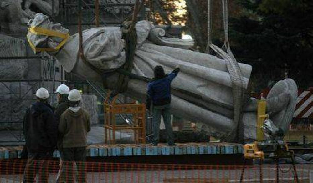Realizan audiencia p�blica por estatua de Col�n