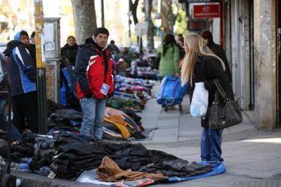 La avenida Avellaneda ya es el mayor centro del comercio ilegal porte�o