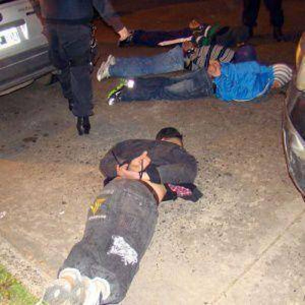 Roban un supermercado y escapan en un auto: cayeron