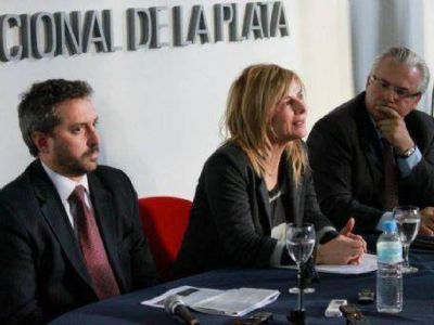 Baltasar Garz�n disert� en Periodismo: �El gobierno de los jueces debe estar en manos del pueblo�