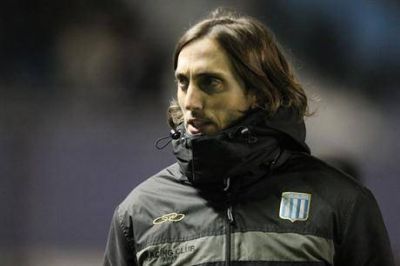 Por pedido de la dirigencia de Racing, renunci� Luis Zubeld�a