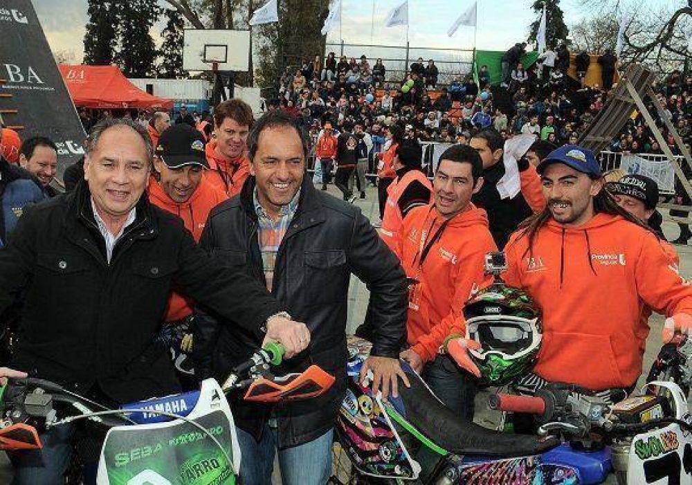 Scioli acompa�� a los j�venes de Ituzaing� en Rockea Buenos Aires