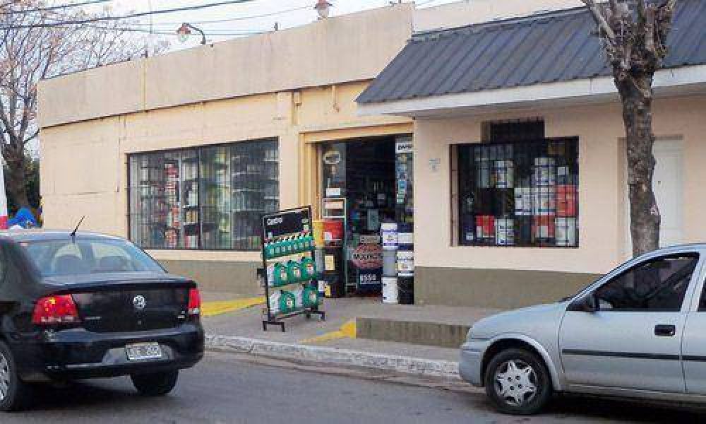 Dos delincuentes armados asaltaron un lubricentro en pleno mediod�a