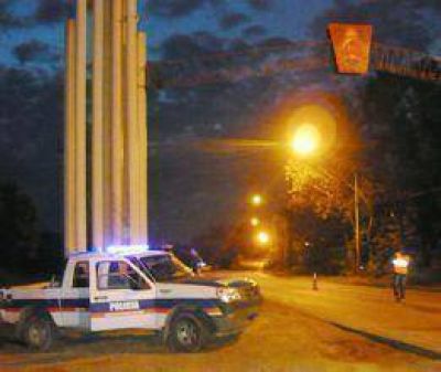Aprehendieron a tres sujetos que robaron un auto  