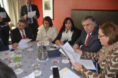 En Chile Beder particip� de la reuni�n de la comisi�n de Atacalar