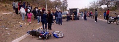 Muere motociclista al chocar poste en Olta