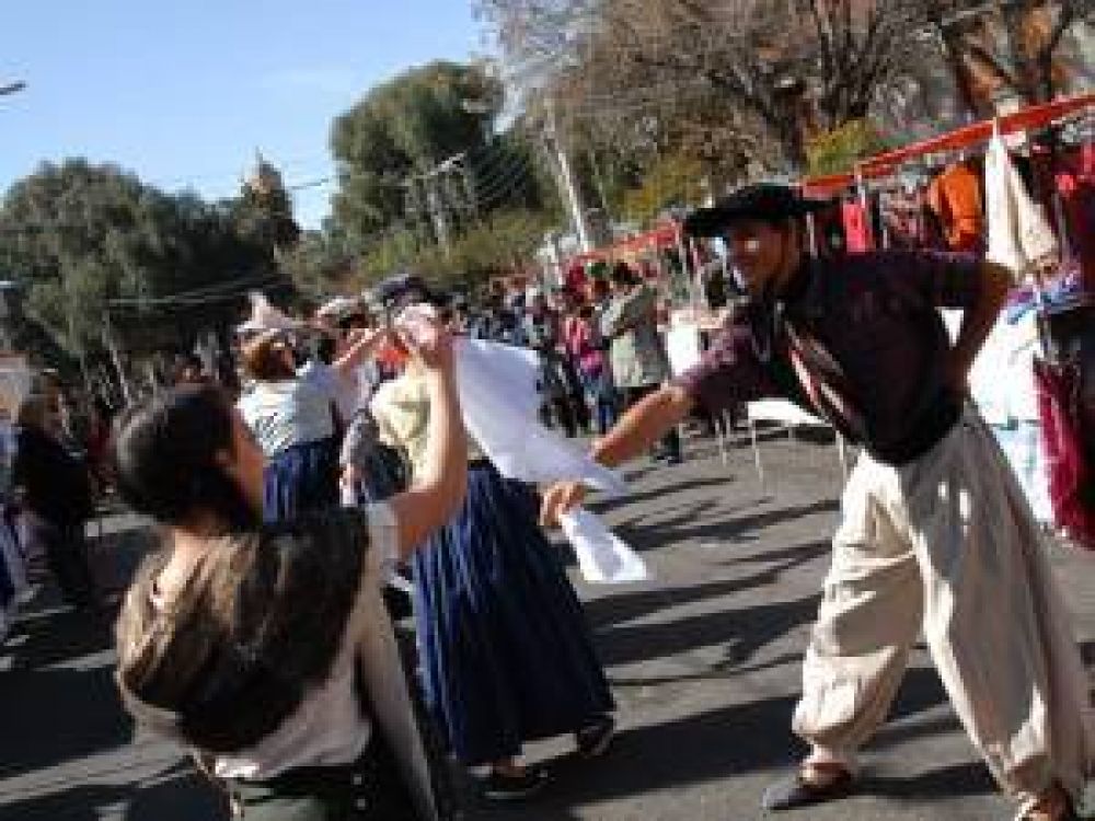 D�a de San Luis: el sol y la m�sica coronaron una muestra callejera
