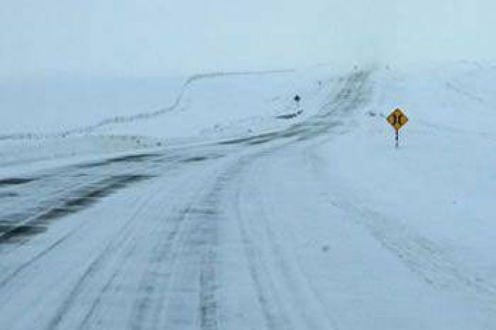 CORTARON AL TR�NSITO LA RUTA 3 ENTRE COMODORO Y TRELEW POR PRESENCIA DE HIELO Y VIENTO BLANCO
