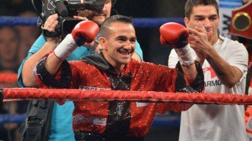 Omar Narv�ez retuvo el t�tulo supermosca de la OMB