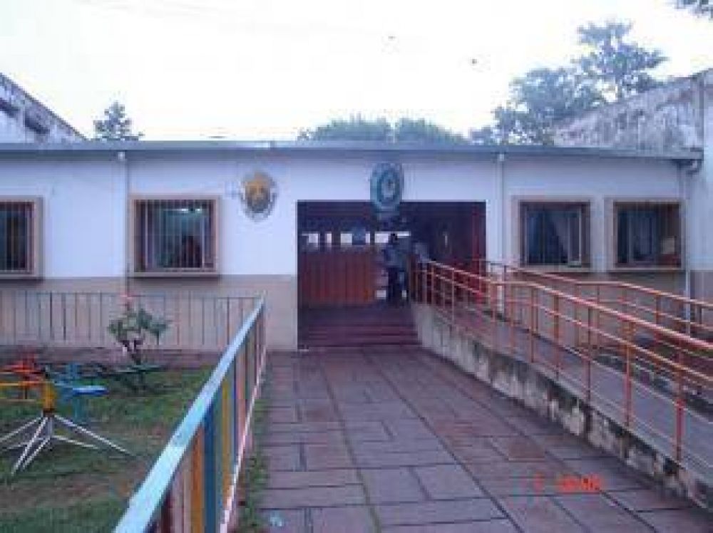 Atraparon a dos ni�os que robaban en una escuela
