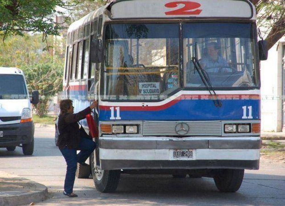 La ausencia de rampas en colectivos termina por encerrar en sus hogares a personas discapacitadas