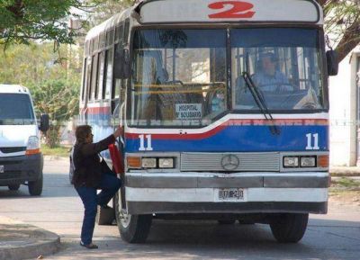 La ausencia de rampas en colectivos termina por encerrar en sus hogares a personas discapacitadas