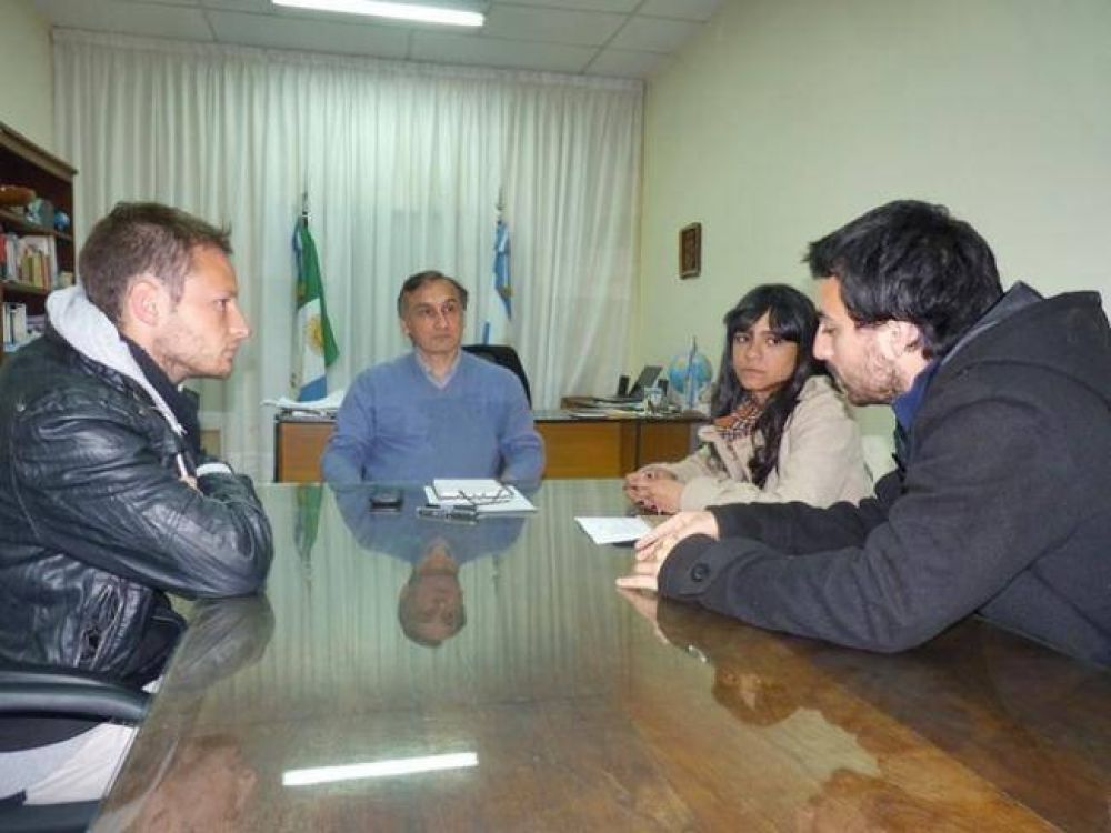 Soto, junto a j�venes, promueve la creaci�n de centros estudiantiles
