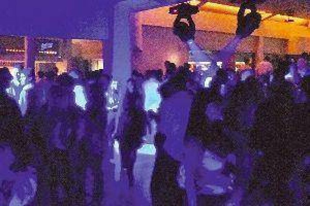 Vecinos contin�an en pie de lucha contra locales nocturnos